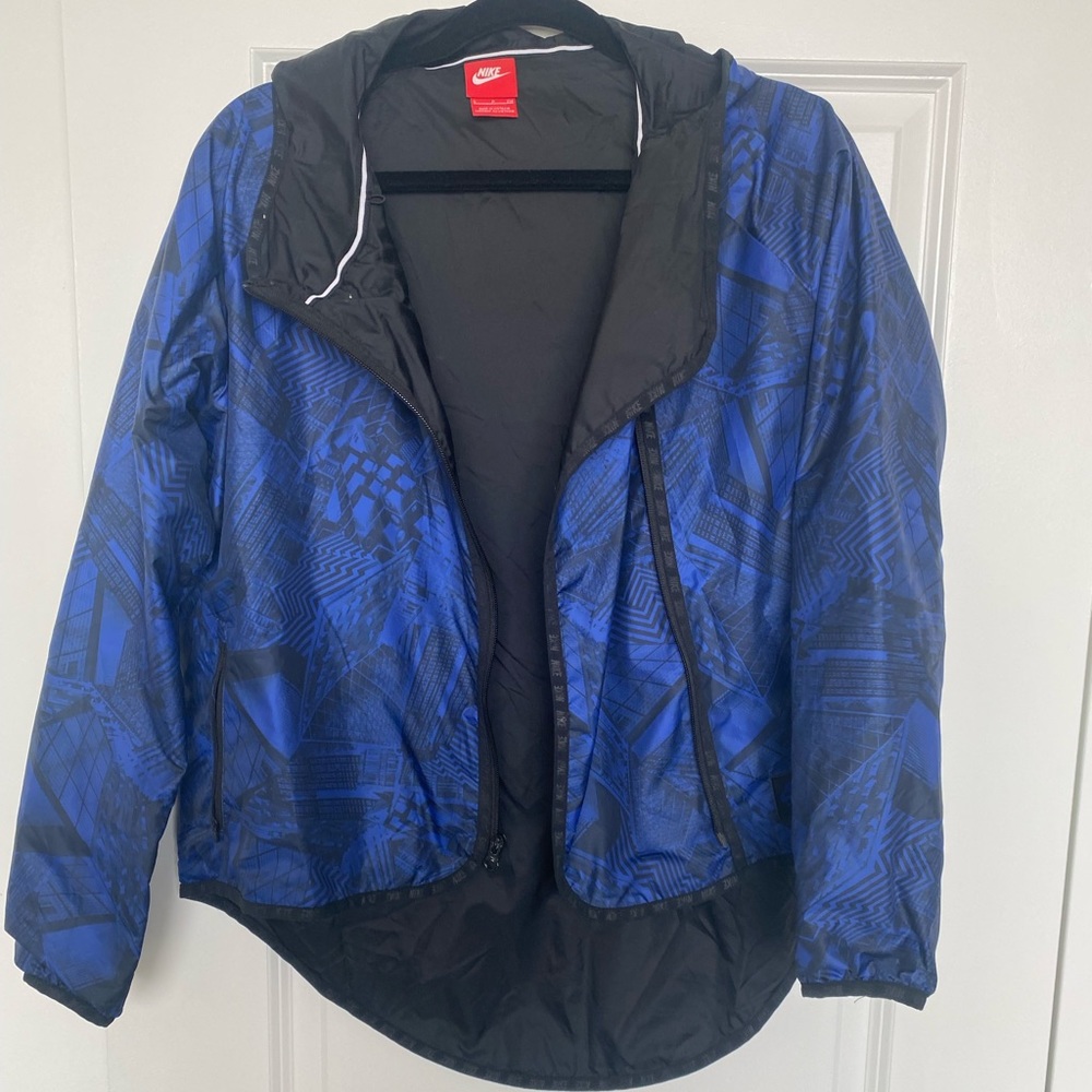 Nike Women’s Running shell with hood and pockets